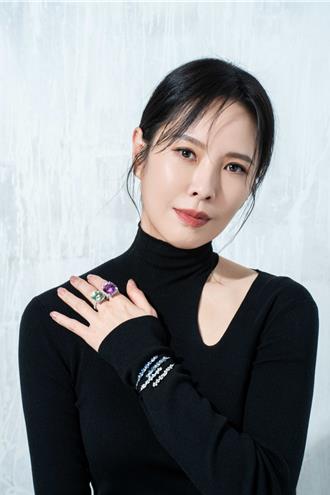 強勢女神天心 配戴DAMIANI再展美艷風格