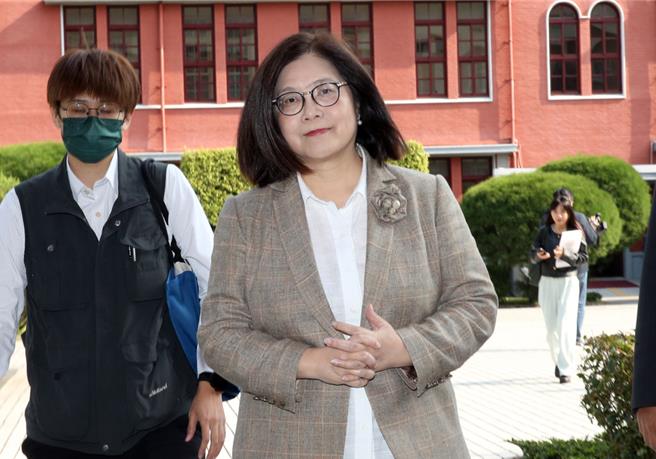 对于海委会主委管碧玲为没有搜证影带表达歉意，前大使介文汲认为，是美国对民进党的处理方式不满意，才让管碧玲放下屠刀道歉。（资料照／姚志平摄）