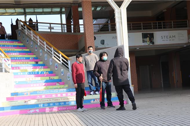 桃警13日到快乐国小安全防护演练。(警方提供／蔡依珍桃园传真)