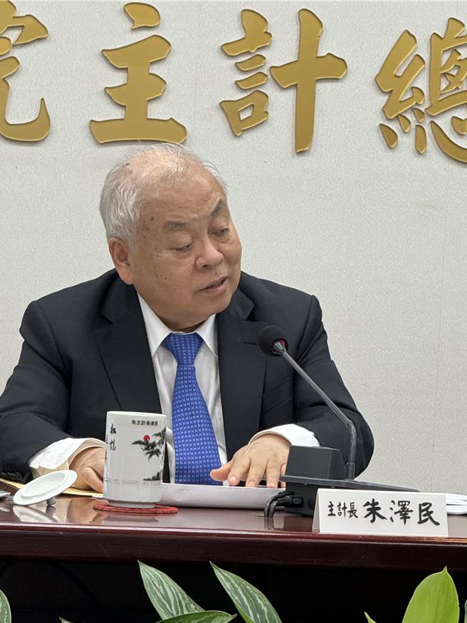 电价推升全年CPI逼近2％，主计长朱泽民表示，今年实质薪资上涨仅50％机率。(资料照／洪凯音台北传真)