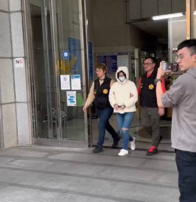 不挺自己人！女社工「上铐」遭轰作秀，警方惩处基层全傻眼。（本报资料照片）