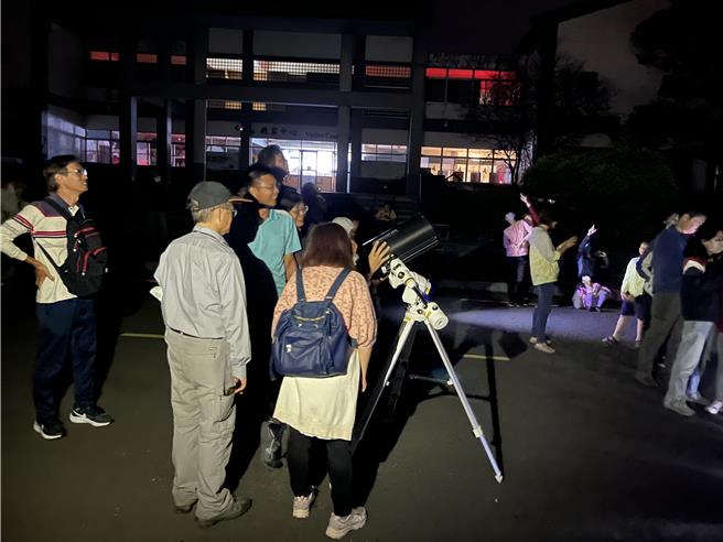 雪霸國家公園管理處將從3月底開始舉辦一系列的星空講座。（雪管處提供／謝明俊苗栗傳真）