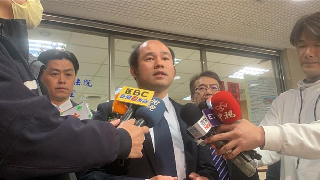 高虹安委任律师陈建良表示，今天主要是进行第二次的勘验程序，也顺利完成程序。（赖佩璇摄）