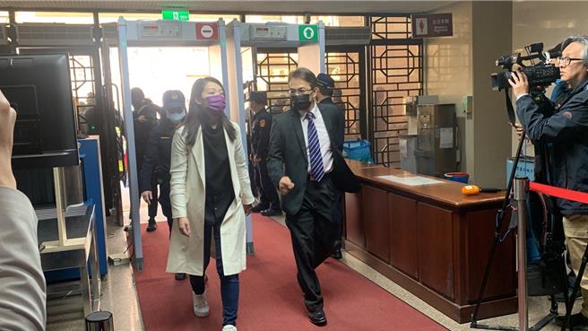 新竹市长高虹安涉贪案，台北地方法院上周三开庭勘验高的前助理陈奂宇、陈昱恺、王郁文的调查及侦讯光碟，今上午继续勘验前行政主任、「小兔」黄惠玟的光碟。（赖佩璇摄）