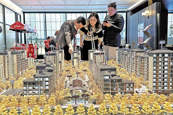 受到房地產與信心不振影響，渣打預估大陸今年GDP成長為4.8％，不及大陸官方目標5％。（中新社）