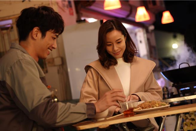 劉以豪（左）和鄧麗欣合作主演電影《白晝如焚》。（華映提供）