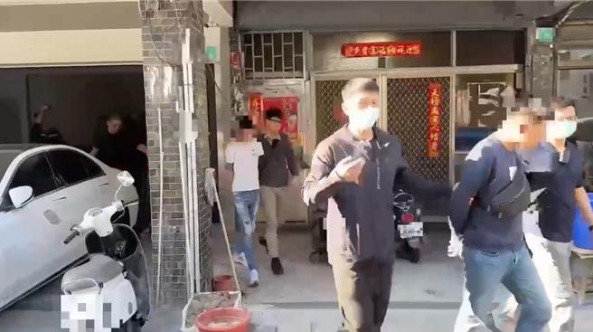 警方逮捕3名毒虫，依《毒品危害防制条例》罪嫌移送台南地检署侦办。（民眾提供／宝智华台南传真）