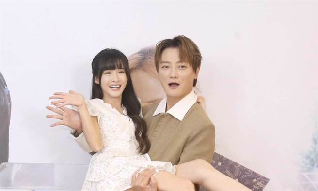 花花（左）与阿沁结婚多年。（图／中时资料照）