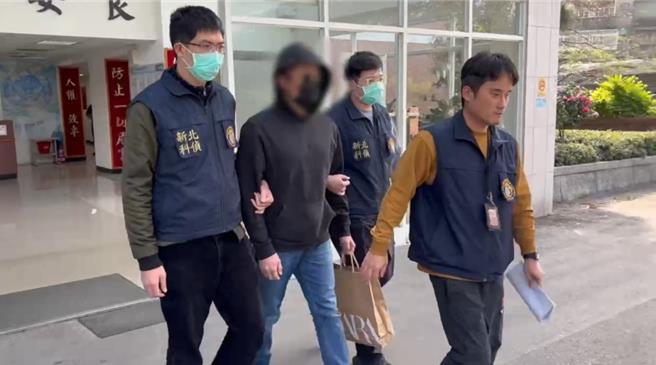 「夜店大亨」夏天浩持毒遭逮，被警方依毒品罪送辦。（新北市刑大提供）