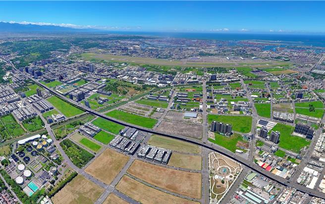 大林蒲遷村案今年初開始啟動遷村方案調查，有地方群組傳出高市府將於遷村後，高價標售大林蒲土地獲利引發討論，高雄市都發局駁斥純屬謠言，民眾若有疑慮可以直接致電高雄市府詢問。圖為大林蒲遷村安置地。（都發局提供／任義宇高雄傳真）