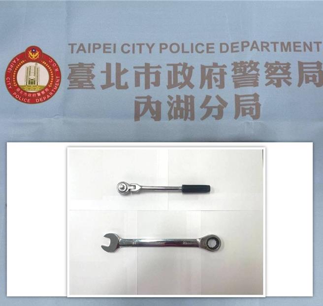 犯案用板手。（翻攝畫面）