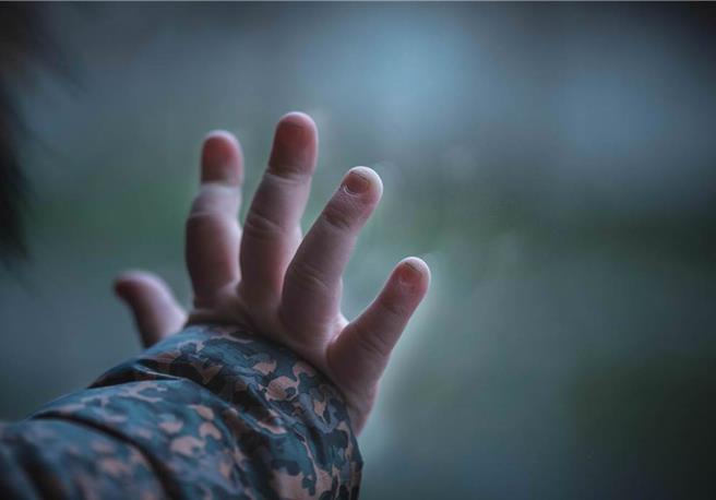 针对近日虐童案中，负责该案的社工遭上铐移送的画面引发热议。（示意图:shutterstock/达志）