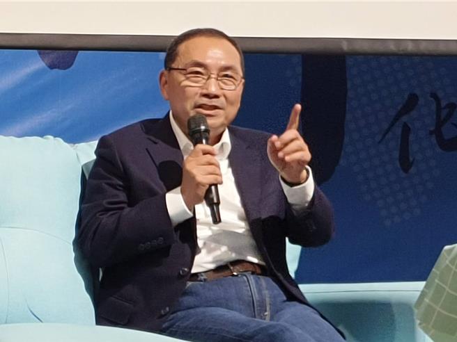 新北市長侯友宜今天下午回母校嘉義高中分享從警從政心路歷程。（廖素慧攝）