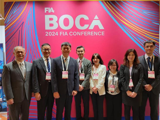 臺湾代表团赴美参加期货业协会（FIA）年会，左2为期交所总经理周建隆，左3为证期局副局长黄厚铭，左1为期货公会秘书长吴桂茂。图／期交所提供