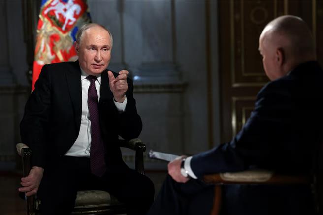 普丁受訪時照片（圖／路透社）