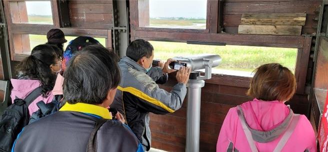 高雄市公園處自今年3月起陸續舉辦「溼地影像」及「舌尖上的溼地」等生態系列課程支持溼地保育。（高雄市公園處提供／任義宇高雄傳真）