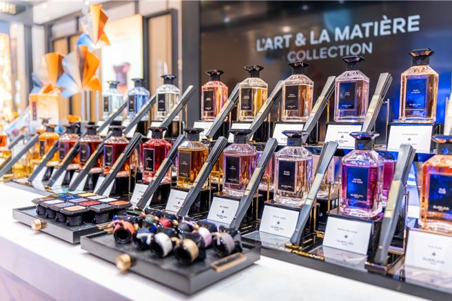 於101舉辦的藝術沙龍香氛藝廊，對聞香客有超強吸引力。（吳松翰攝）