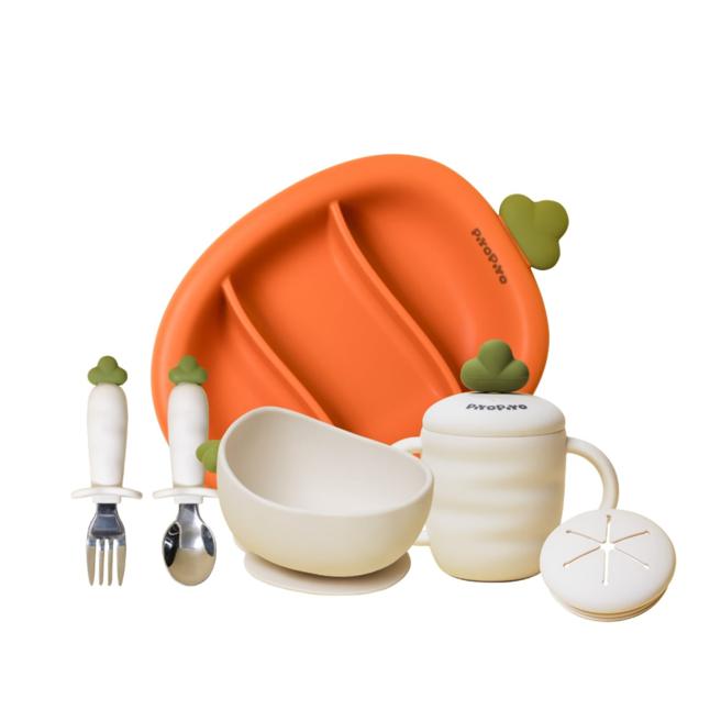 蝦皮購物「線上婦幼展」黃色小鴨的鉑金矽膠好彩頭紅白蘿蔔餐具組，優惠價1180元。（蝦皮購物提供／古明弘台北傳真）