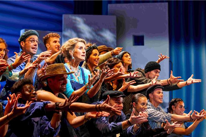 音乐剧《妈妈咪呀！》暌违6年再度回到台湾演出。（宽宏艺术提供）