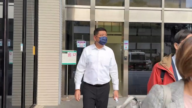 藝人NONO現身士林地檢，身形消瘦不少。（翻攝自ETtoday）