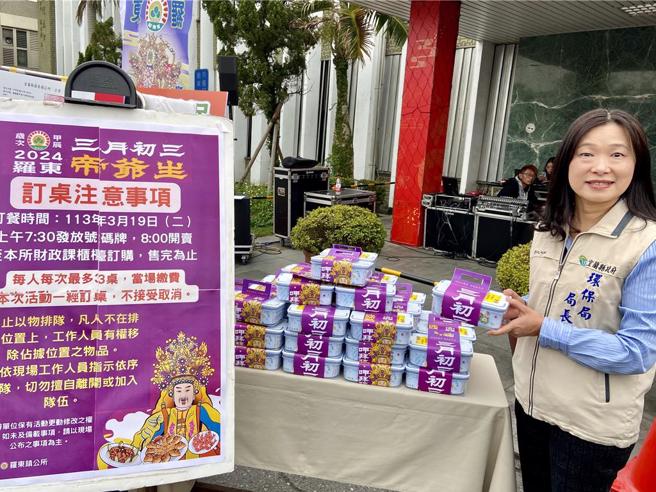 今年環保局再度與公所合作響應環保，凡訂購者完成問券即可獲得限量「環保餐盒」。（吳佩蓉攝）