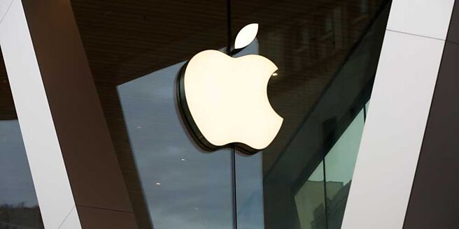 多年領先下來，蘋果的經營決策問題也開始浮現，此由蘋果近來放棄以發展自駕電動車為目的的「泰坦計畫」一事，可見些許端倪。圖／美聯社