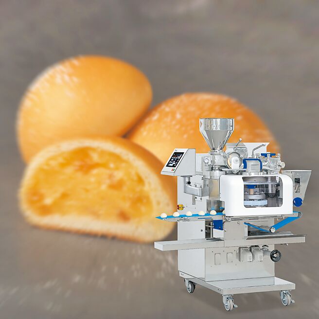 日本雷恩台湾唯一总代理－德恩食品机械，因应台湾在地饮食，陆续延伸出凤梨酥、蛋黄酥及小笼包等食物的周边配件，并串联多样设备打造出麵包产线；图为CN511包馅机。图／业者提供