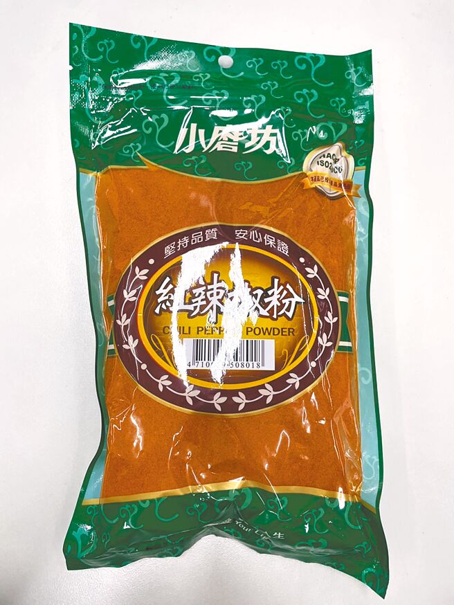 台北市卫生局12日公布2月查验23件市售辣椒粉及辣椒酱结果，共6件不合格，包含3件产品验出苏丹色素及残留农药、小磨坊「红辣椒粉」及济生公司「匈牙利红椒粉」、「细粉红辣椒」都有超标残留农药。图为小磨坊「红辣椒粉」。（台北市卫生局提供／蔡佩珈台北传真）