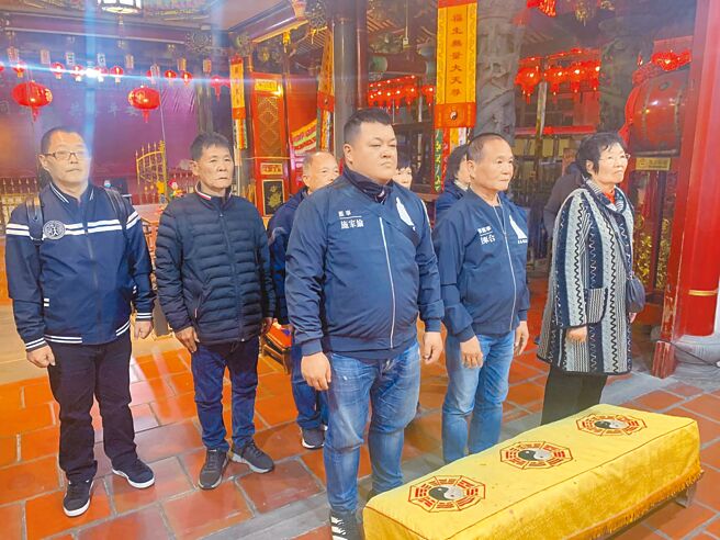 雲林縣北港朝天宮近年因疫情中斷與大陸交流，今年應福建省莆田市文峰宮分靈媽祖與千里眼、順風耳將軍，12日朝天宮董事施家綸（前左）返台表示此行是一趟很棒的宗教文化交流之旅。（北港朝天宮提供／張朝欣雲林傳真）