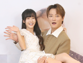 阿沁妻昔遭媽媽男友「掀衣、舌吻」  悲慘童年回憶曝