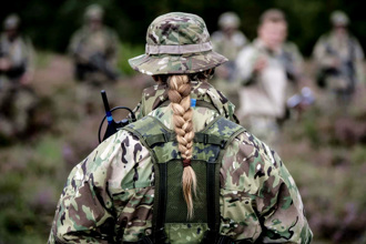 歐洲第3國！丹麥首徵女兵、延長役期 劍指俄羅斯