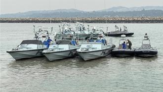 影》金防部出動4海龍蛙兵 潛入翻覆陸漁船艙內搜救