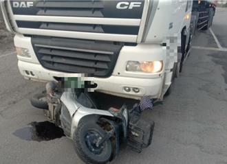 台中港區死亡車禍！ 聯結車與機車碰撞釀1死1傷