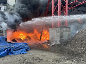 亞泥花蓮廠大火 數公里外驚見濃煙衝天