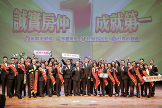 永慶不動產周文惠愛惜人才 與傑出店長合作開出18間店