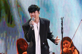 林俊傑開唱前生重病 演出中途「上救護車」治療粉絲看哭