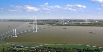 中國最新跨長江超級工程 全球最大跨度懸索橋主塔首段安裝完成