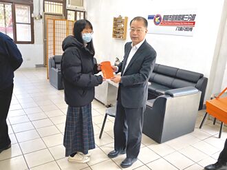 警政署長赴八堵所 慰問受傷女警