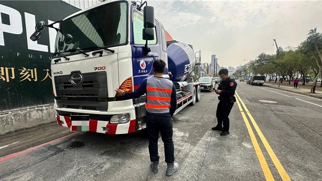 永康警分局規畫從3月11日至15日「取締違規砂石車及各型大貨車」勤務，首3日取締218件違規。（讀者提供／曹婷婷台南傳真）