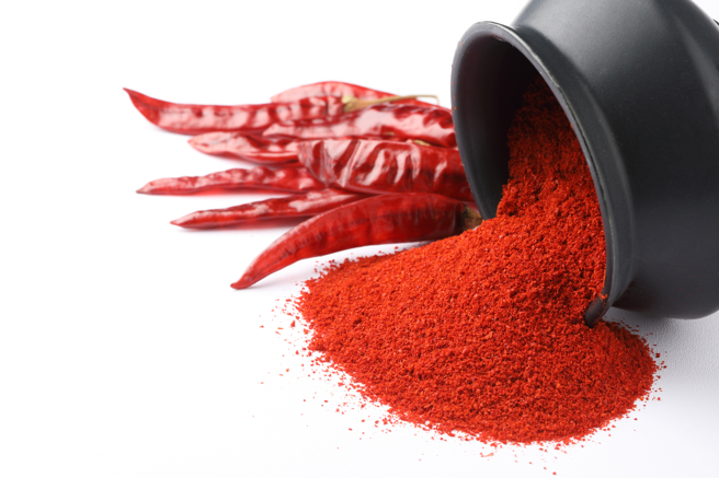 蘇丹紅食安問題延燒，許多消費者也擔心自己買到不合格的調味料。除三媽臭臭鍋搶先宣布停售麻辣鍋外，連鎖速食店頂呱呱等也都針對蘇丹紅做出對應政策。（圖／Shutterstock）