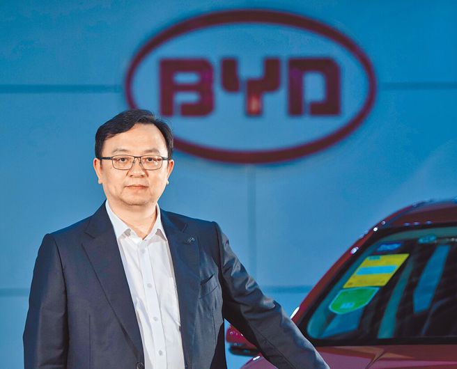 「股神」巴菲特老友孟格曾稱讚，比亞迪創辦人王傳福是「愛迪生和比爾蓋茲的混合體」。（新華社）