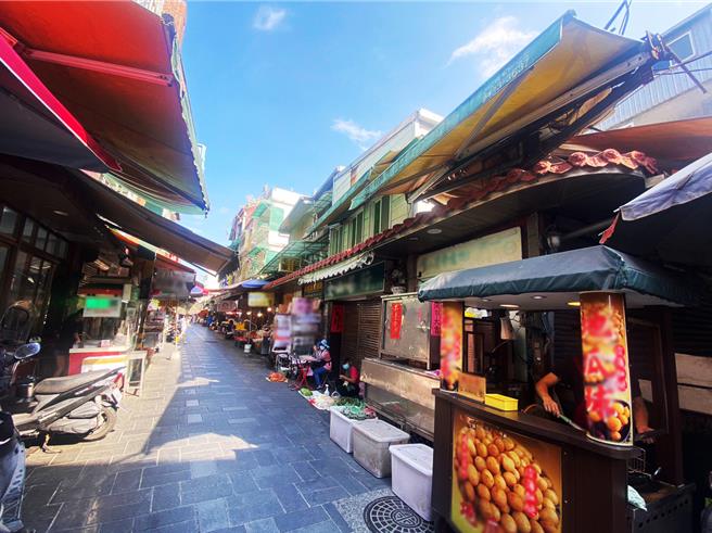 金山第一公有零售市场，商业活动兴盛。（新北市都市更新处提供／张铠乙新北传真）