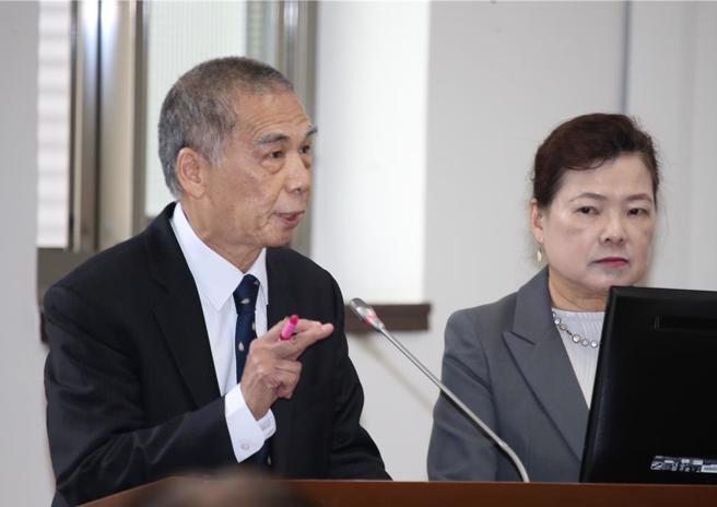 中油董事长李顺钦（左）。（姚志平摄）