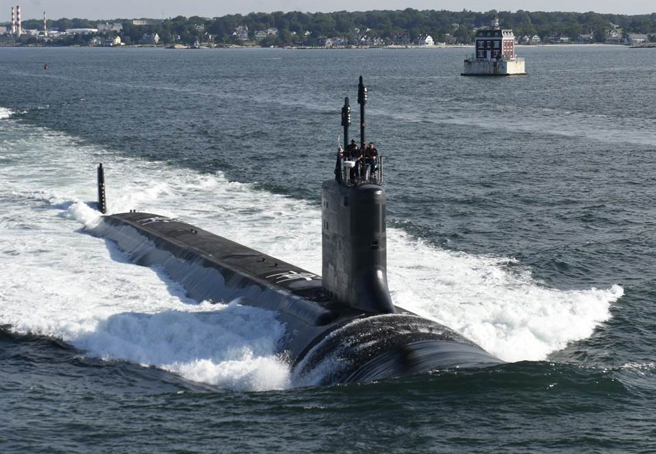 美国维吉尼亚级核攻击潜舰「伊利诺」号（USS Illinois，SSN 786）在康乃狄克州（Connecticut）格罗顿（Groton）的资料照。（美国海军）