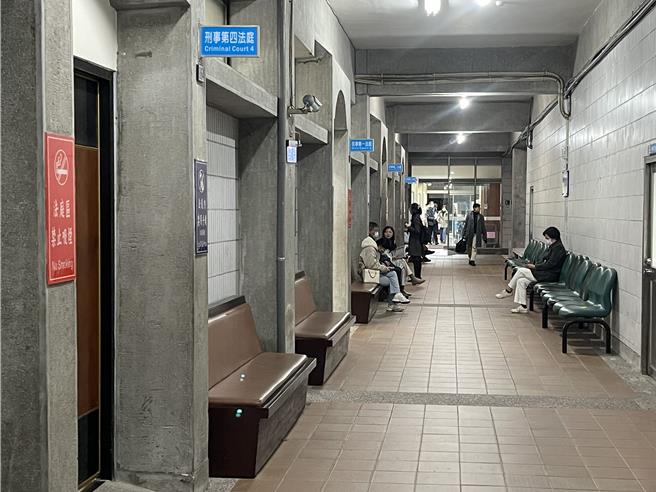 李姓男子在內政部役政署擔任輔導長期間，涉嫌8次對役男摸胸、碰臀等，檢方將李男依性騷擾起訴，台中地院審理期間，兩人達成和解並撤告，法官判公訴不受理。（王煌忠攝）