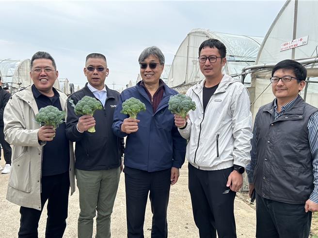 農業部代理部長陳駿季13日赴金門參訪農業及洽談擴大在台契作高粱事宜。（農業部提供／李欣恬台北傳真）