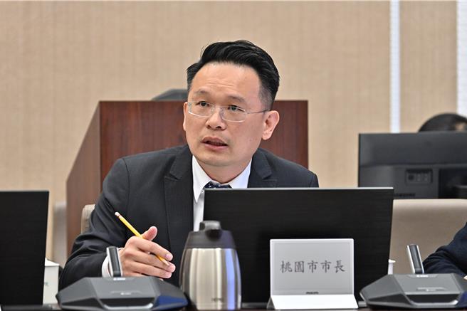 桃园市副市长苏俊宾14日上午出席行政院会，针对经济部提出《工厂管理辅导法》修正草案提出建议。（翻摄照片／蔡明亘桃园传真）