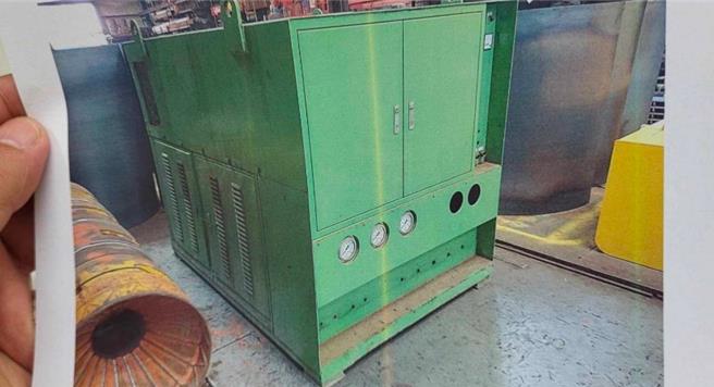 知名的玩具公仔收藏家「疯狂大叔」将自己的收藏品存放基隆七堵山区一处仓库，12日遭窃贼闯入，公仔与机具遭窃，价值超过500万元。图为遭窃的机具。（翻摄画面／徐佑升基隆传真）