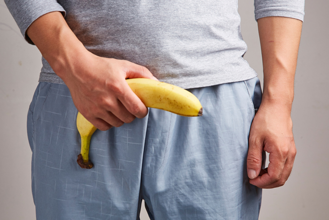 胡姓男外送員公然對著自助洗衣店的女子打手槍。（圖：shutterstock／達志）