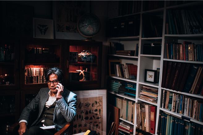 任達華在電影中扮演擅長催眠的心理學家。（華映提供）